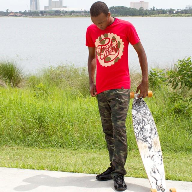 FreshMotif's tweet image. My shirt is fresher than yours! Its organic! #fashion #tshirt #ecofriendly #organicwear #streetwear #skateboard #sk…