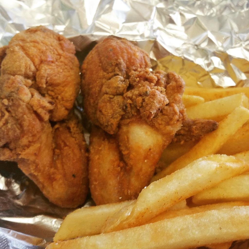 MFishhouse's tweet image. Battered fried chicken w/one side today!!! $3.
