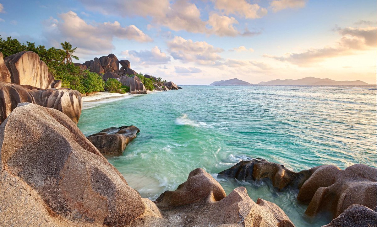 TraveIings's tweet photo. Seychelles, Africa 🇿🇦🌴✈️ http://t.co/pyR6xI56iG