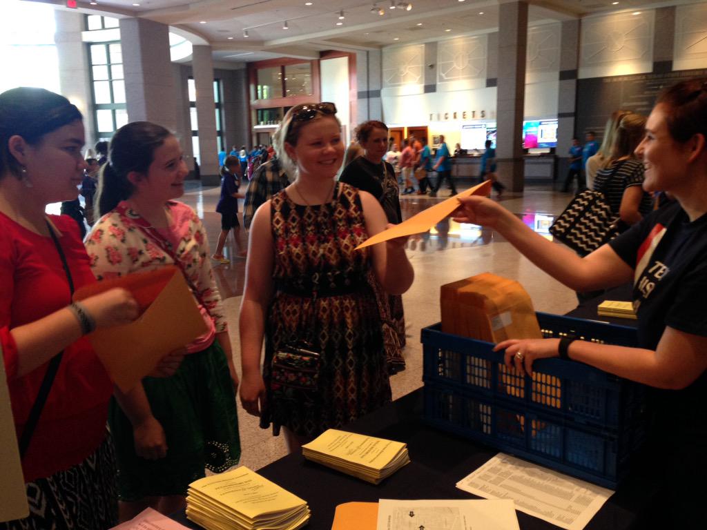 TxStHistAssoc's tweet photo. Students from #TennysonMiddleSchool in #Waco pick up their packets at Texas History Day. #thd15 http://t.co/YkpxogSL1N