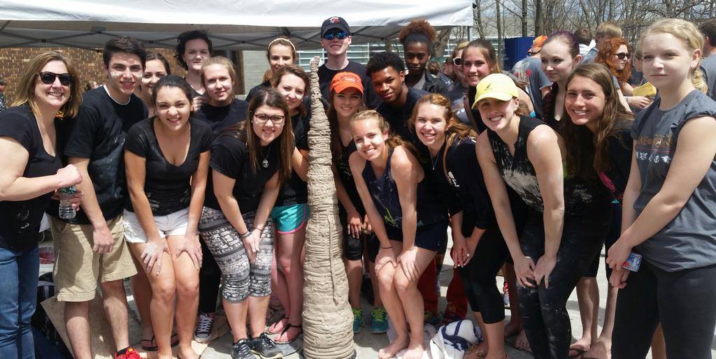 0Jschrader's tweet photo. #featsofclay # awesome kids #love teaching http://t.co/dHvk3r2Ky5