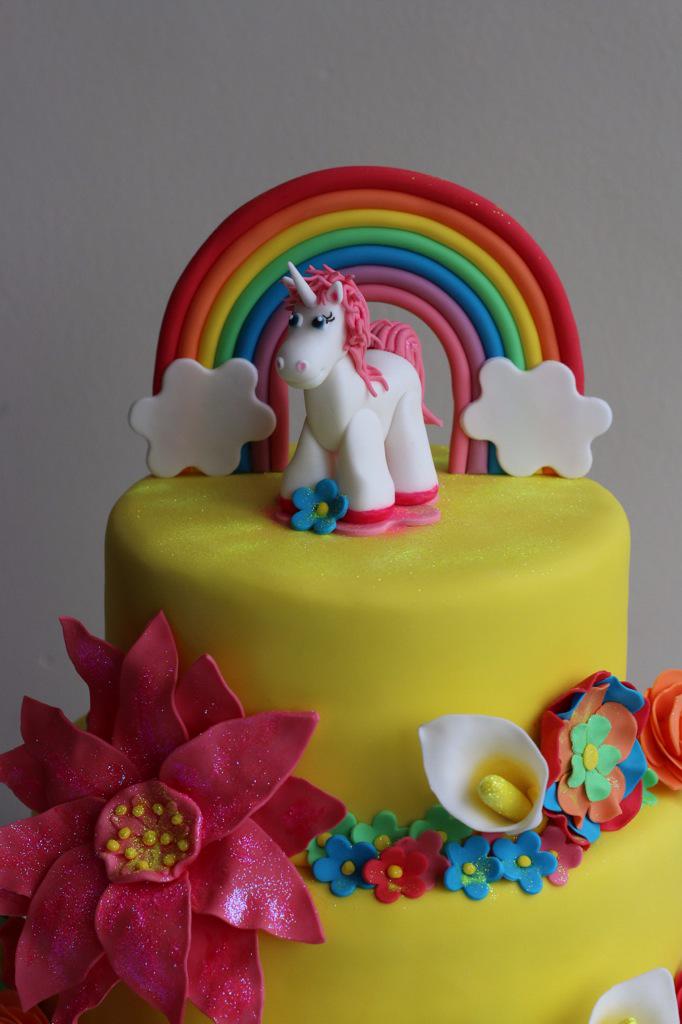 AmbersPopCakes's tweet photo. #rainbows #unicorns #flowers and lots of glitter. A magical 3 tiered cake every girl needs for their birthday! http://t.co/JOMJgfFiHv