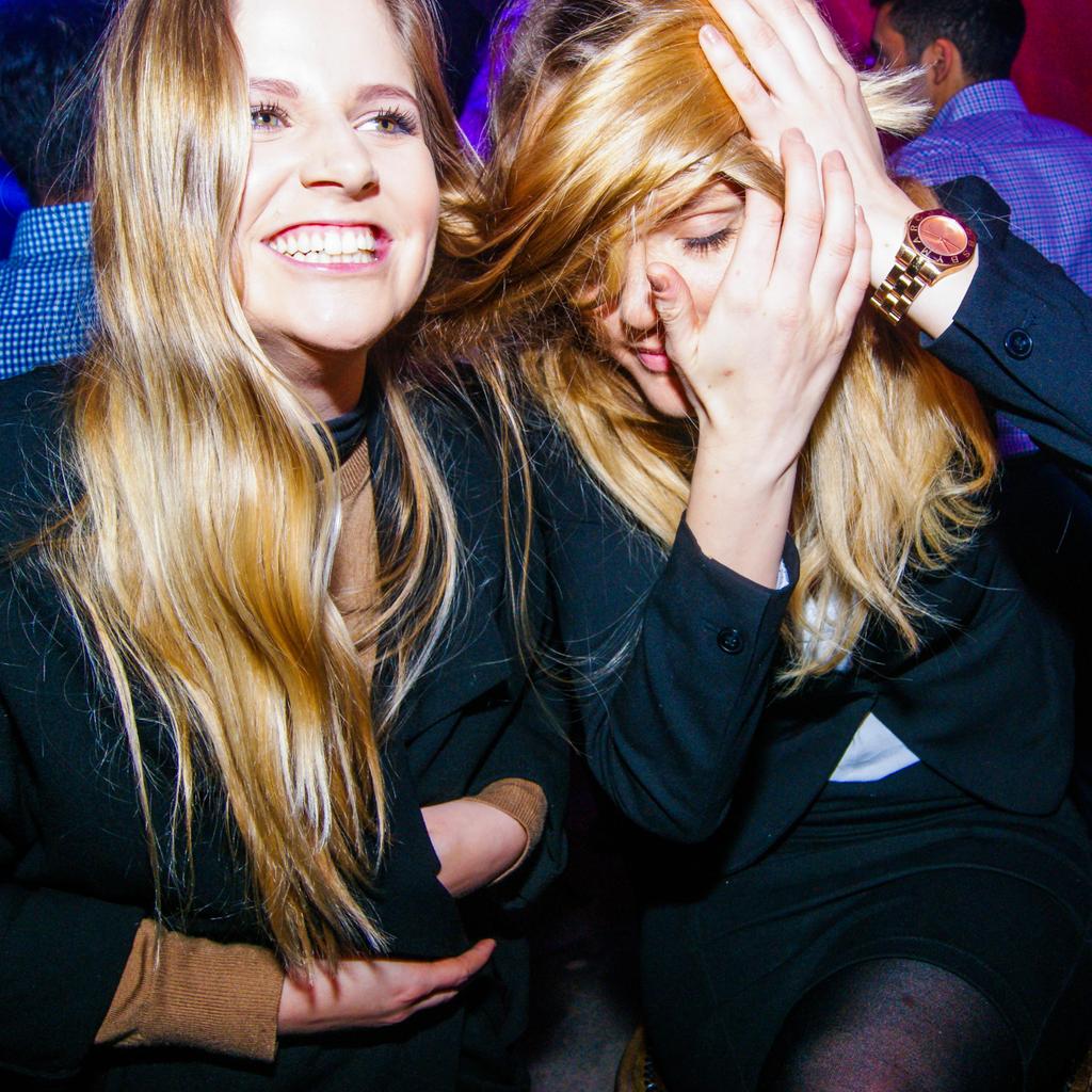 I can't hair you #blondes #nightlife #girlsjustwannahavefun