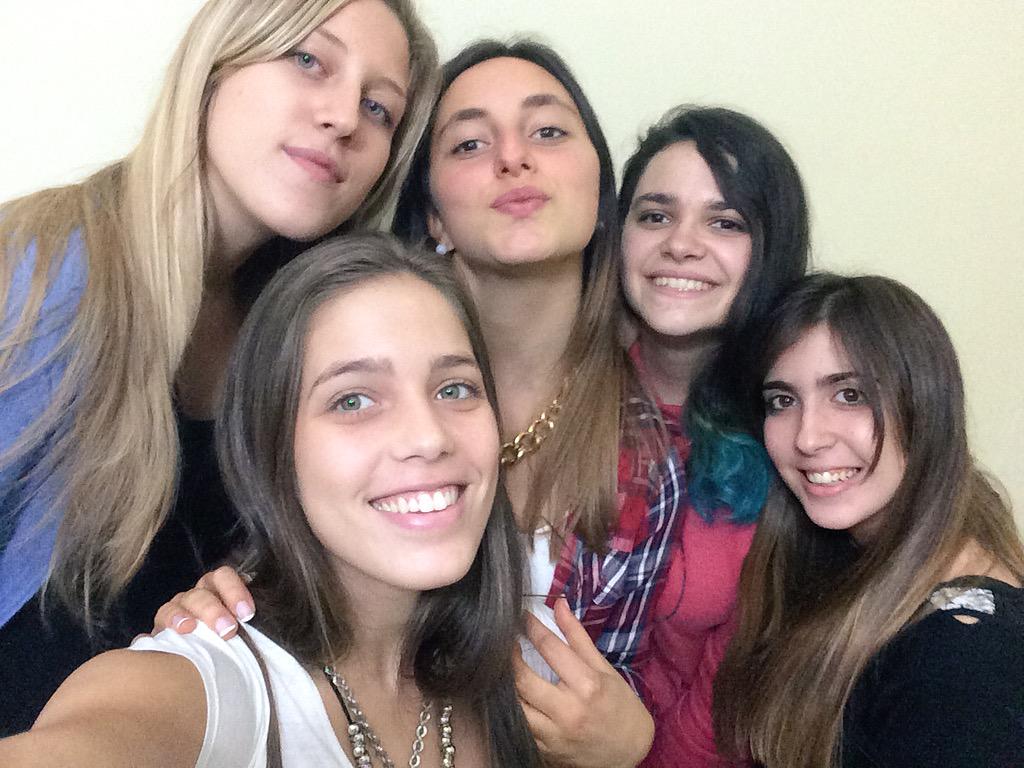 MichiBottin's tweet photo. Feeeeliz cumpleee 🎁🎊🎉 Te amamos! http://t.co/JJFdyDzHsk