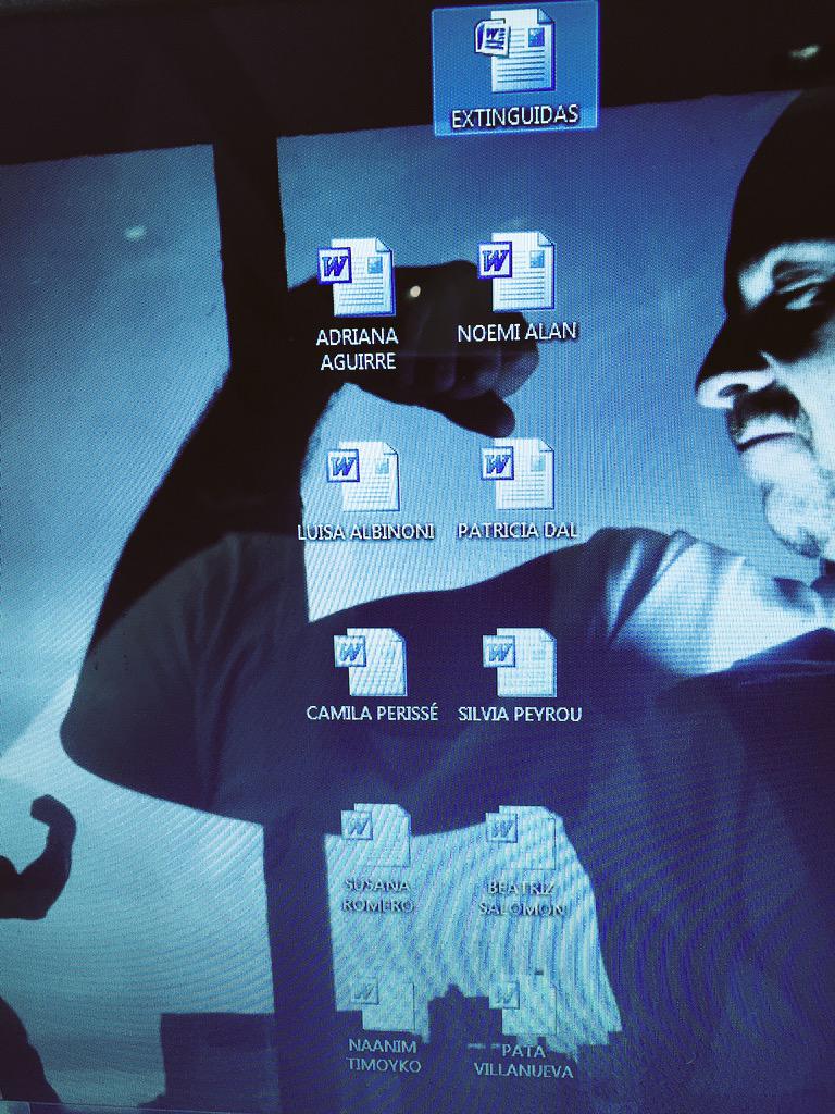 muscarijoseok's tweet photo. Hoy son carpetitas en mi compu pero pronto serán teatro. Creando #Extinguidas http://t.co/4foc1t2s7D