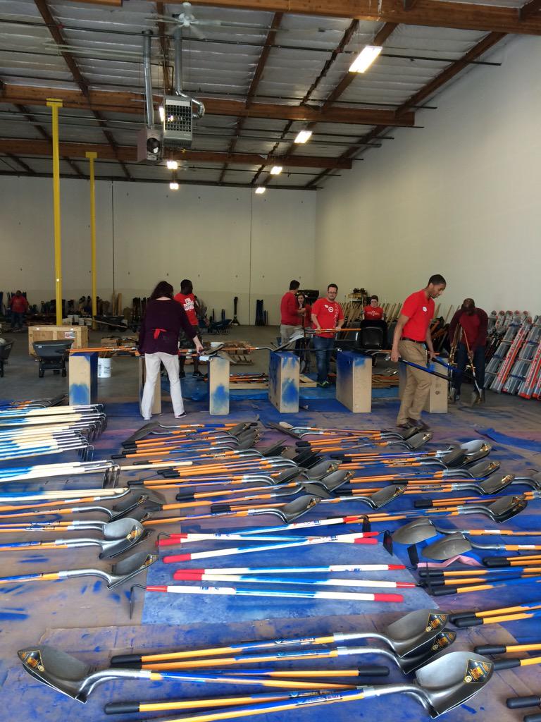 #G198GivesBack #R100DayofService #PortlandCommunityToolbank <a href="/VincsonGreen/">Vincson Green</a> @ickygurl89