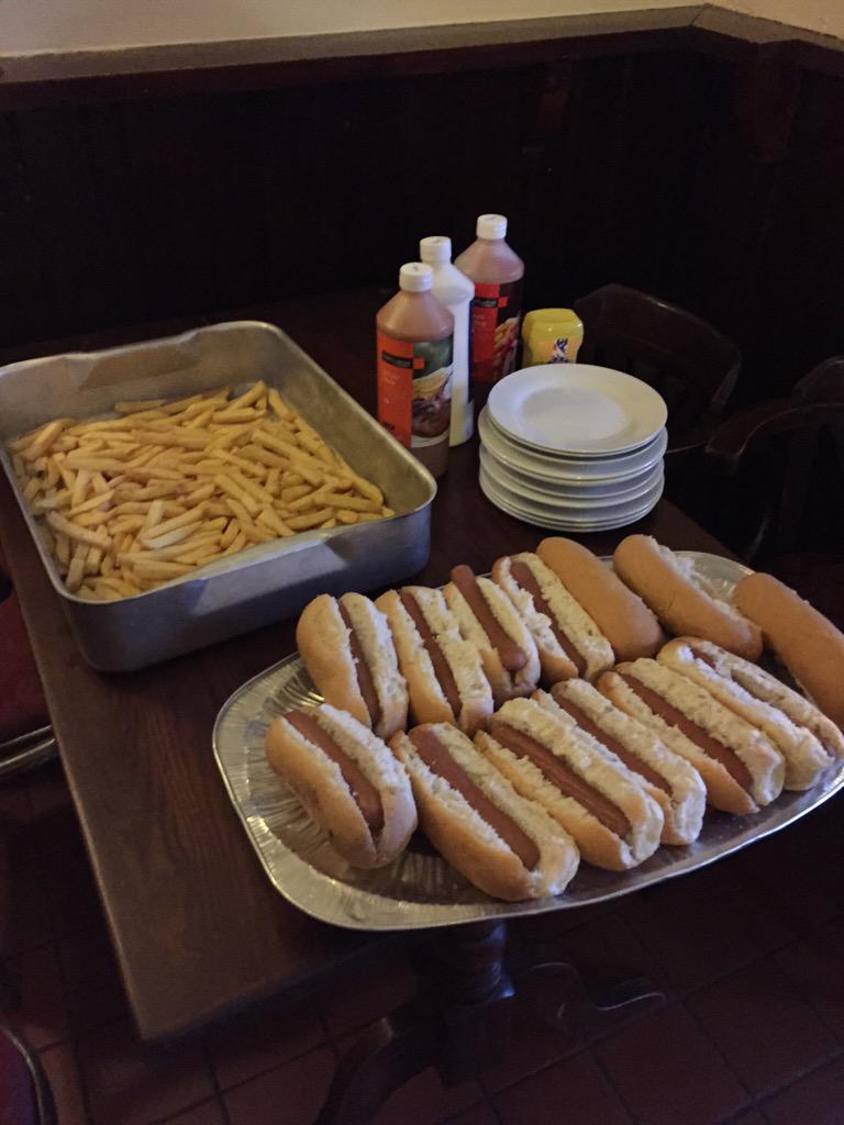 tomdunn26's tweet photo. “@RedLion_HB: Because @CoachCoffino says so... @CheshireNix #NixNation #BBLTV #HotDogs http://t.co/nvqfkyFl3a” @philmunnsradio I'm jealous