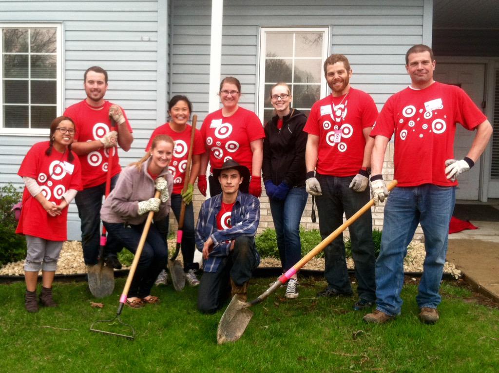 abby_nygaard's tweet photo. Digging up some fun times with my district peers! :) #R100DayofService @Andy_J_Fish @Adam_Reiter http://t.co/24XMtDaxus