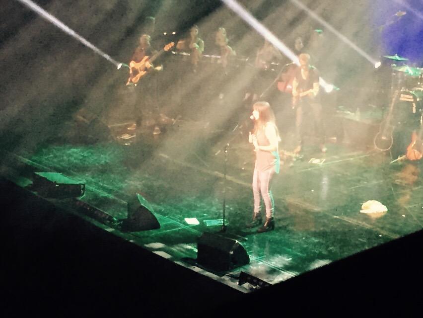 SandraBarneda's tweet photo. Cuando la vida te regala magia... Sólo puedes agradecerle al universo @vanesamartin_ #teatroReal #Madrid http://t.co/SvjkAs7LhN