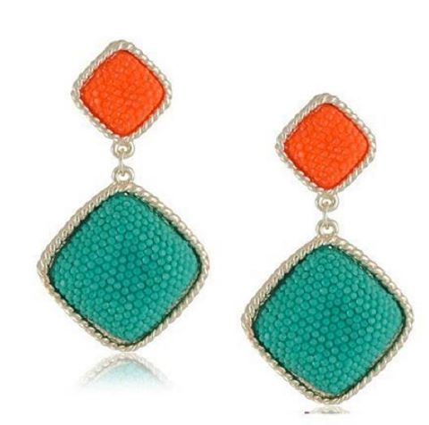 TheJewelGenie's tweet image. Just after seeing the fabulous @JenniferMaguire wearing our Emmy earrings on @RTELateLateShow
youtu.be/3NouW5iX09c