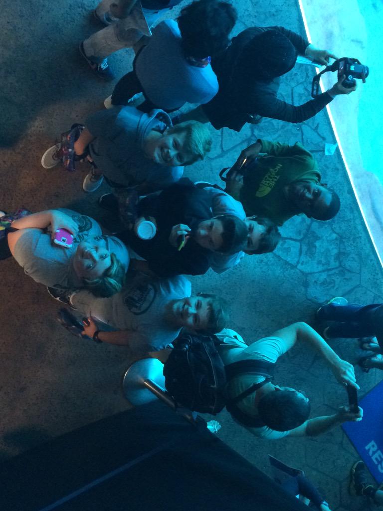 TMSTrojanChorus's tweet photo. Hanging out at the Georgia Aquarium! @GeorgiaAquarium @TMSTrojans @ABSSWeb http://t.co/vV1XeiqYKq
