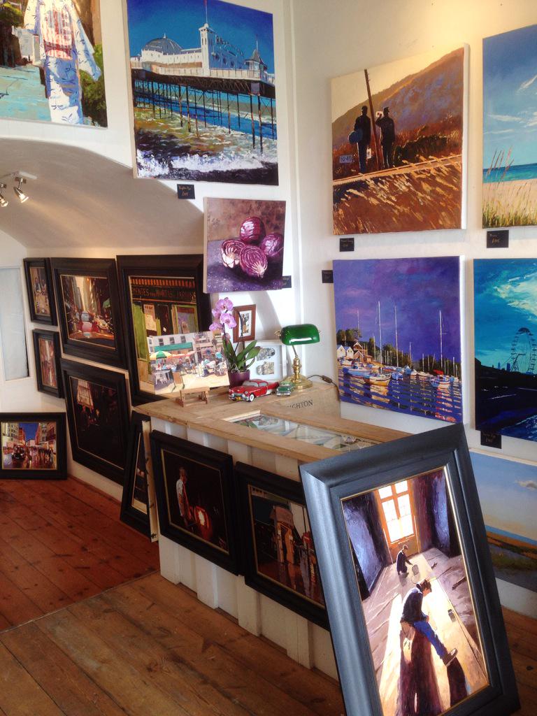 FineArt_Jeremy's tweet photo. Pop in for bubbly Monday afternoon #brighton http://t.co/pejJ8UGpc1
