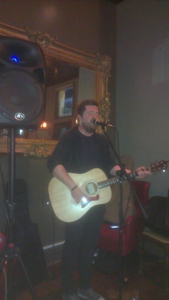 tomdibbmusic's tweet photo. My mate @dannygruff @crownanchorw4 come on down! http://t.co/s47brZrPAh