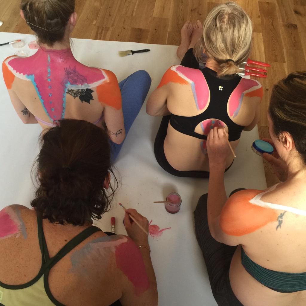 kirkness_karen's tweet image. #bodypainting in action! Thanks to @gfindlater for these #innovativeteachingmethods #anatomy