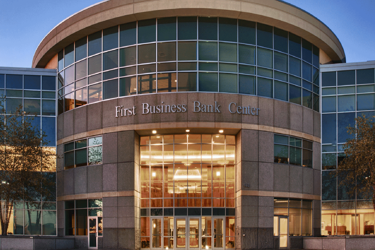 1stBusinessBank's tweet photo. .@FirstBusiness_ Reports Record First Quarter Profit of $4.2 Million http://t.co/0eCgYHSg97 http://t.co/YgQBIRIpri