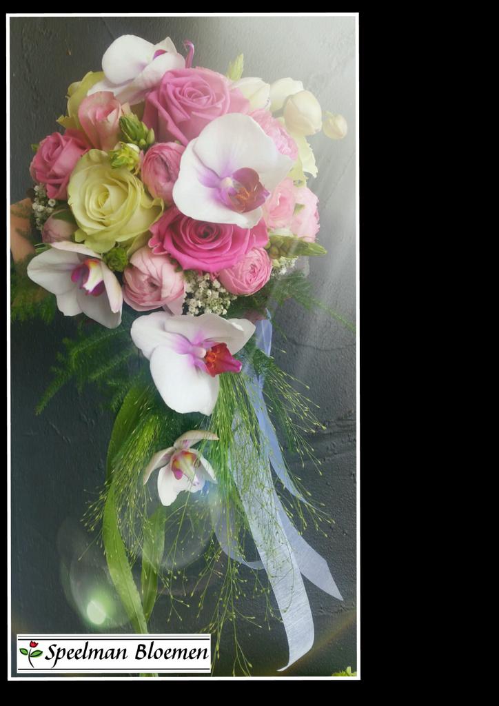 Bruidsboeket #ranonkel #orchidee #rozen meer info m.facebook.com/profile.php?id…