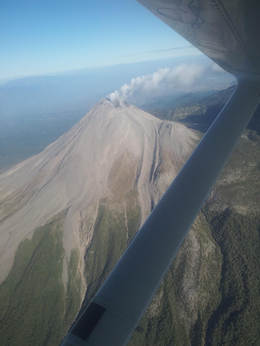 LordInMexico's tweet photo. Had a flight round the volcano this morning to collect thermal images of the crater! @EarthSciPlymUni #whataview http://t.co/A9DXYCW3p1