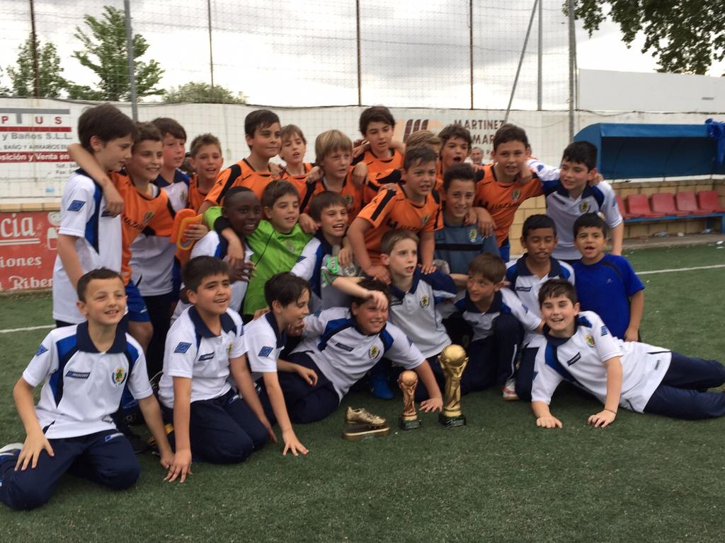 fbasecirbonero's tweet photo. Gran actuación de los benjamines en Torneo @CDMurchante. Primeros, Cuartos y Mejor Jugador http://t.co/QuRp19Pg1L