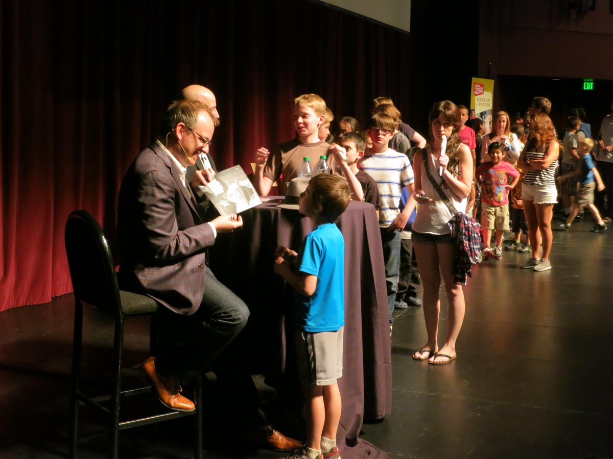 LVSciFest's tweet photo. Thanks to @ApolloRobbins &amp; David Copeland for their great show last night &amp; signing autographs for hundreds of fans! http://t.co/mHSMOzQgDx