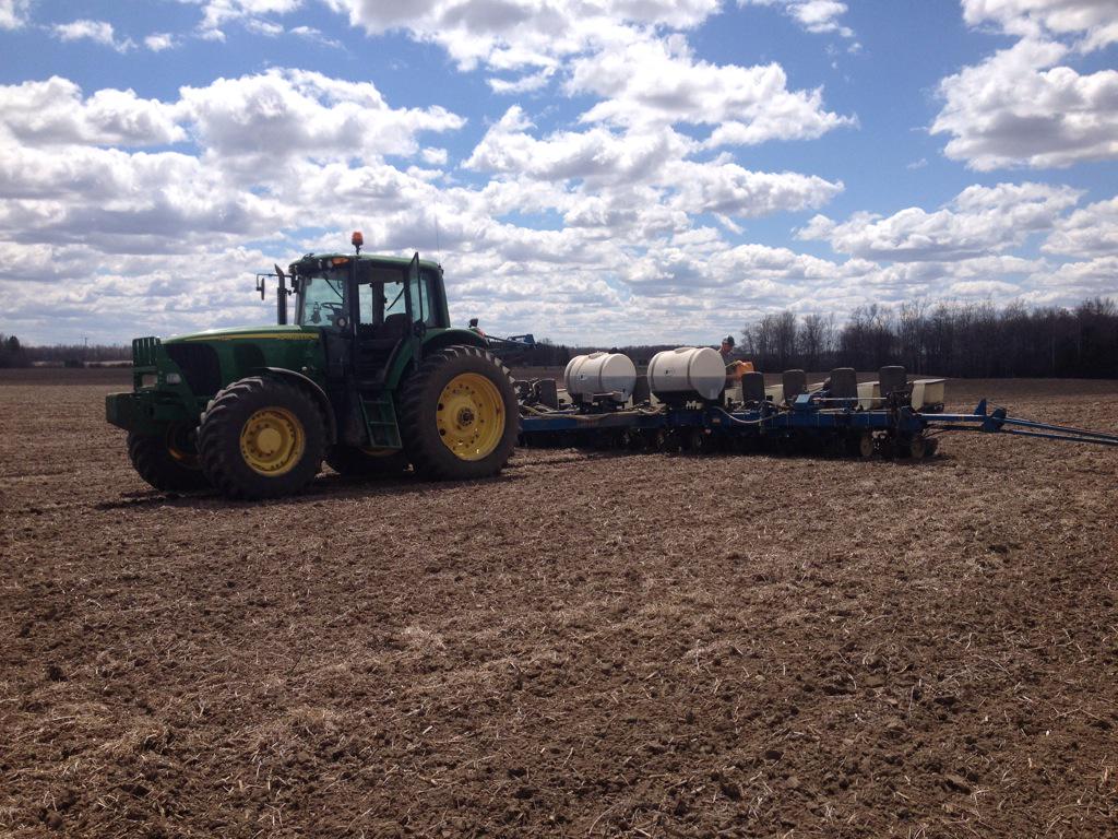 one_oak_farms's tweet photo. A great day to plant corn that will help Canadian @Foodgrains & @worldrenew_net feed the hungry. #farm365 #plant15 http://t.co/vLHYXduDl0