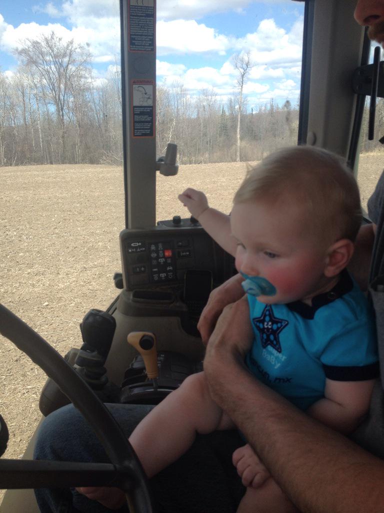one_oak_farms's tweet photo. A great day to plant corn that will help Canadian @Foodgrains & @worldrenew_net feed the hungry. #farm365 #plant15 http://t.co/vLHYXduDl0