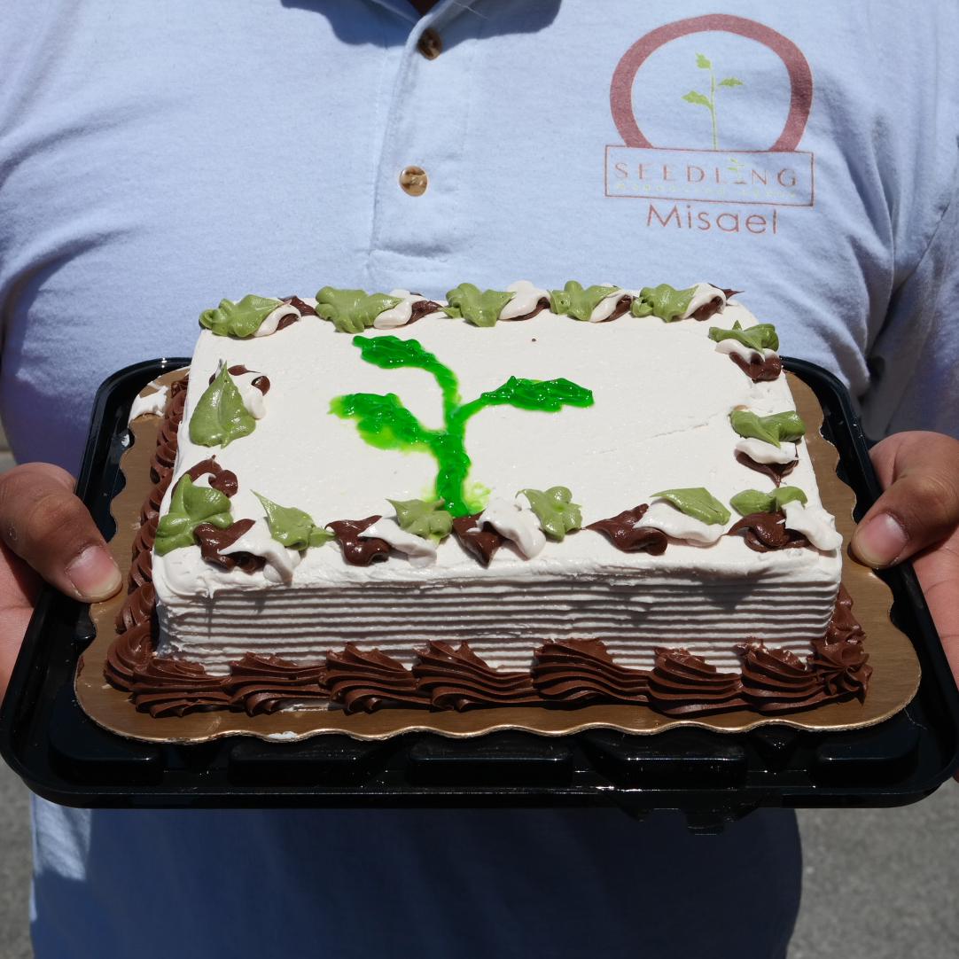 SeedlingM's tweet photo. Happy 1 year anniversary to @SeedlingM 
Feliz primer aniversario de @SeedlingM http://t.co/q09b4ykFF2