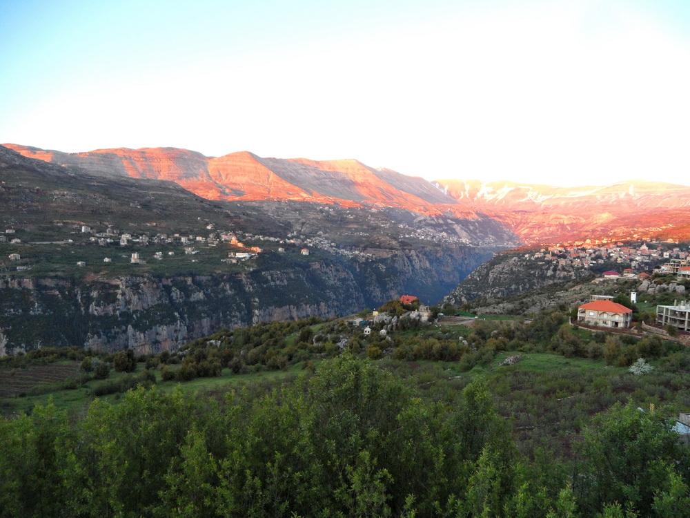 Ghazi_Tadmouri's tweet photo. Qadisha Valley separating #Hasroun village (right) from #Hadshit (left), North #Lebanon. #Tourism #سياحة #لبنان http://t.co/fYVdlS5muf