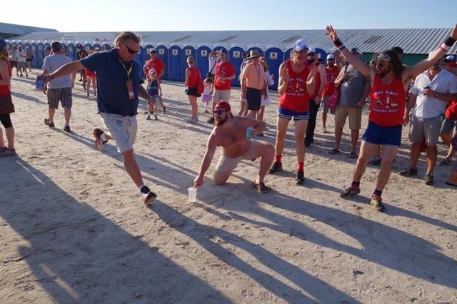 matt_wimberly's tweet photo. Nice form! “@DerekPonamsky: Morten Andersen kicking a lemonade down the track at Jazz Fest. http://t.co/wHwF9SEuQo”