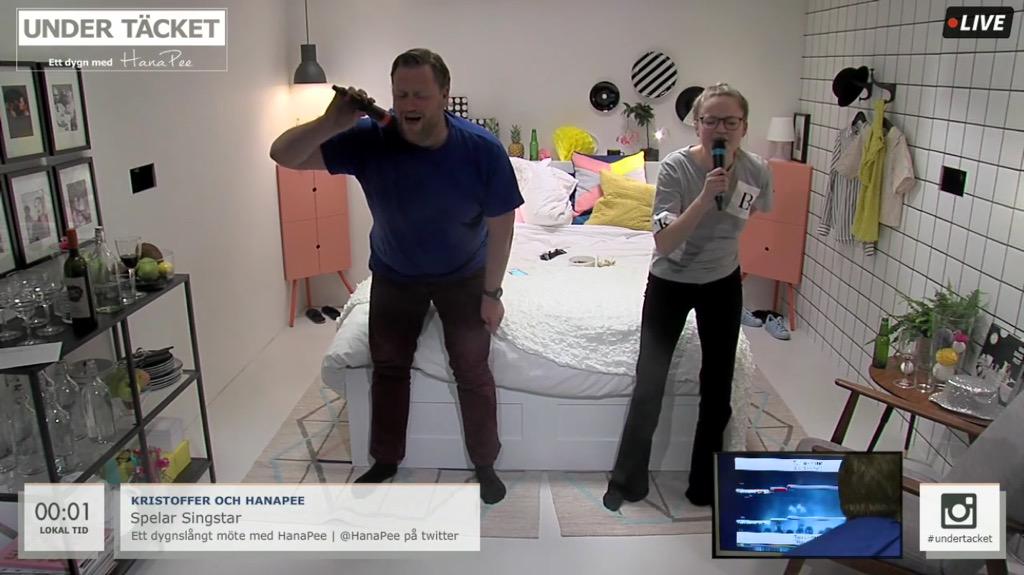 undertacket's tweet photo. @appelstoffe och @HanaPee sjunger Singstar. Snart i vår reprisrulle på http://t.co/ER47aTly88 #IKEA #undertacket http://t.co/16npN7jZfr