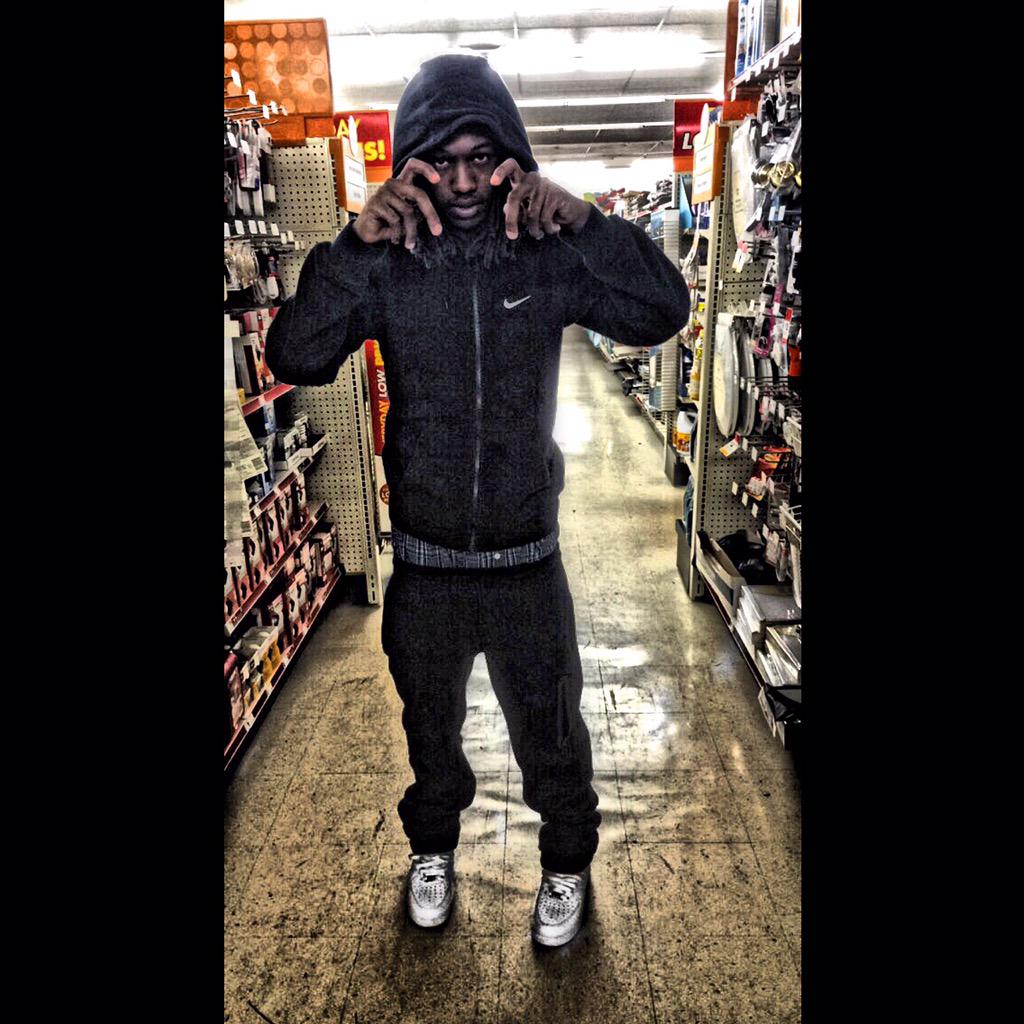 BDBANDS's tweet photo. 💂🏾##FreeDontShootEm http://t.co/ZWqHYmfpOM