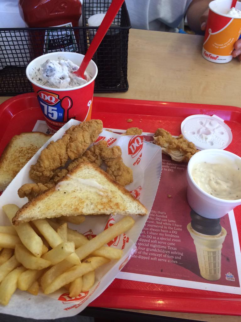 b_lee34's tweet photo. #UTDBaseball pregame meal paid for....surprise surprise.....the players! #healthy #fitfam #morecarbspleasesir http://t.co/1w37rlYPyv