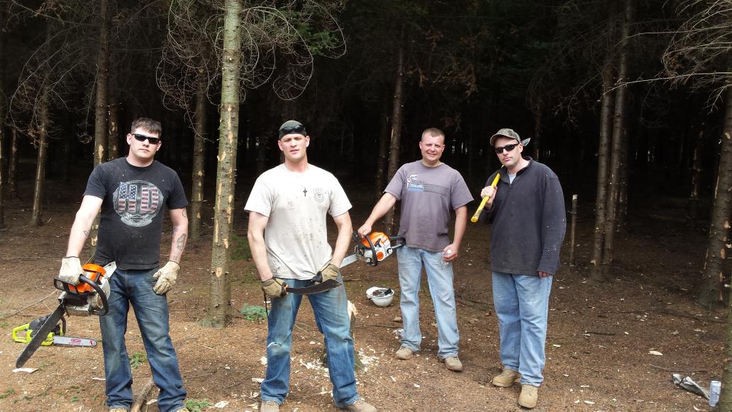 Phoenix_6_'s tweet photo. The Eau Claire center chipping and limb removal 2 acres.  These Recruiters will be tired tonite http://t.co/NUMs9om4rC