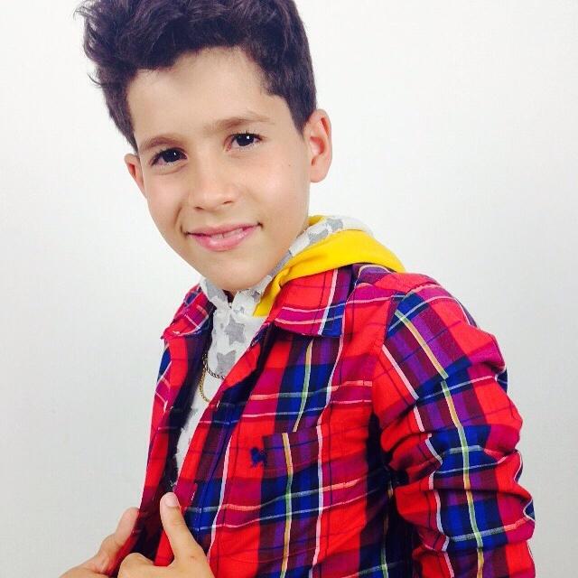 OfficialHensy's tweet photo. Buenas tardes mis Princesas "Las amo a Todas" http://t.co/EA3U0mUpca