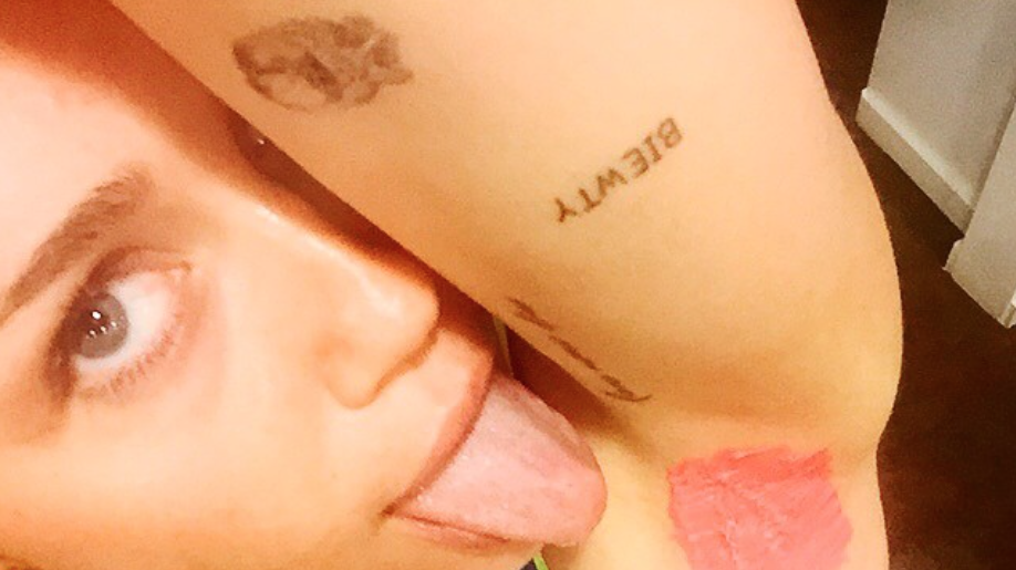 Miley Cyrus Miley Cyrus Threw Armpit Hair Bleaching Party Photos