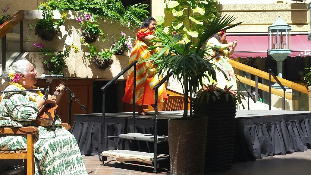 NaHoolaSpa's tweet photo. Happy Aloha Friday and Lei Day! http://t.co/p6Gyo4TePs