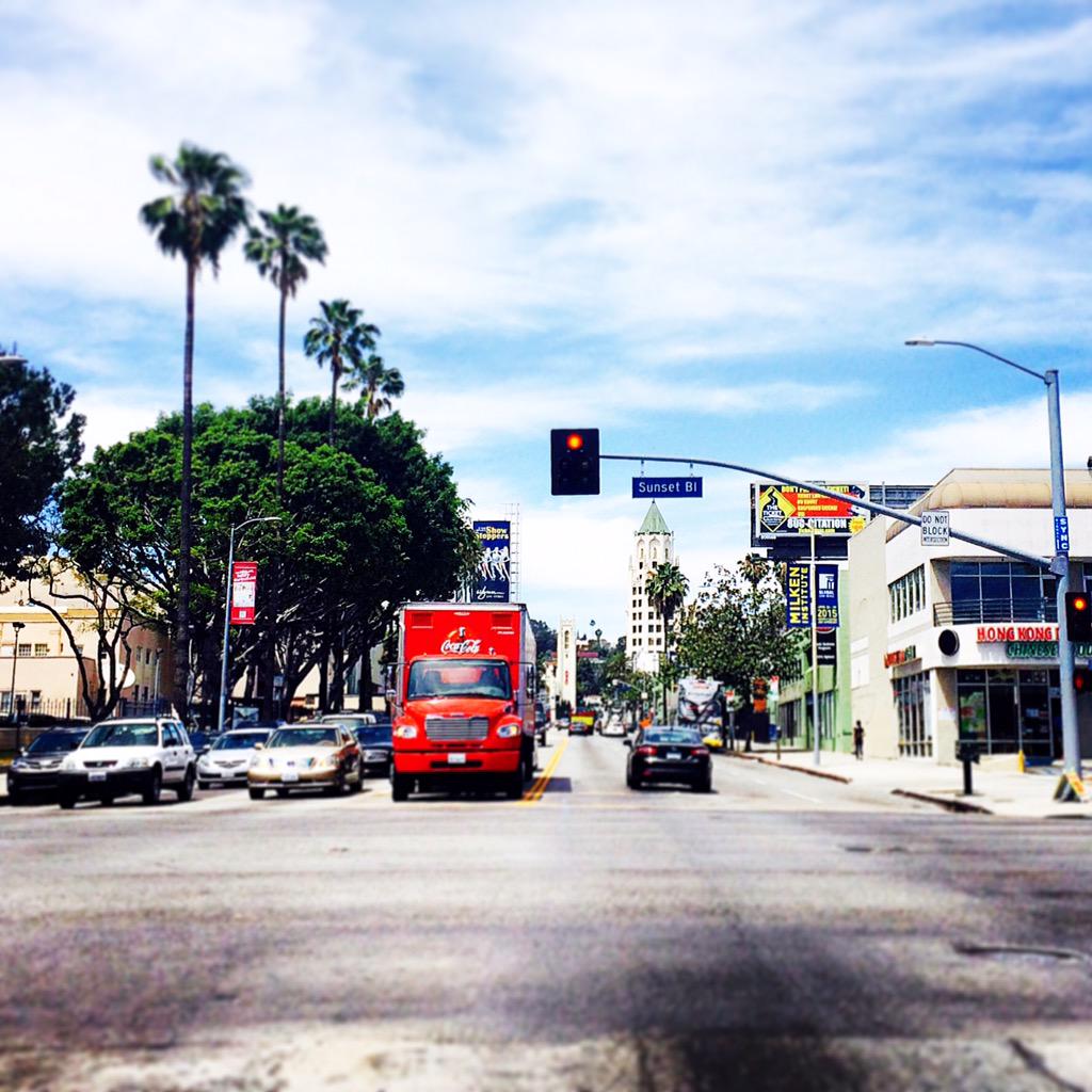 CapturePix's tweet image. #Hollywood days; Sunset &amp;amp; Highland #coketruck #photographers Life