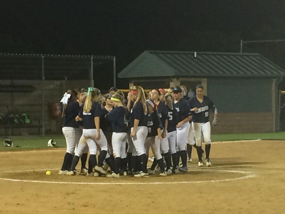 FMHSCoachDunham's tweet image. @LadyJagSoftball Win 8-3!