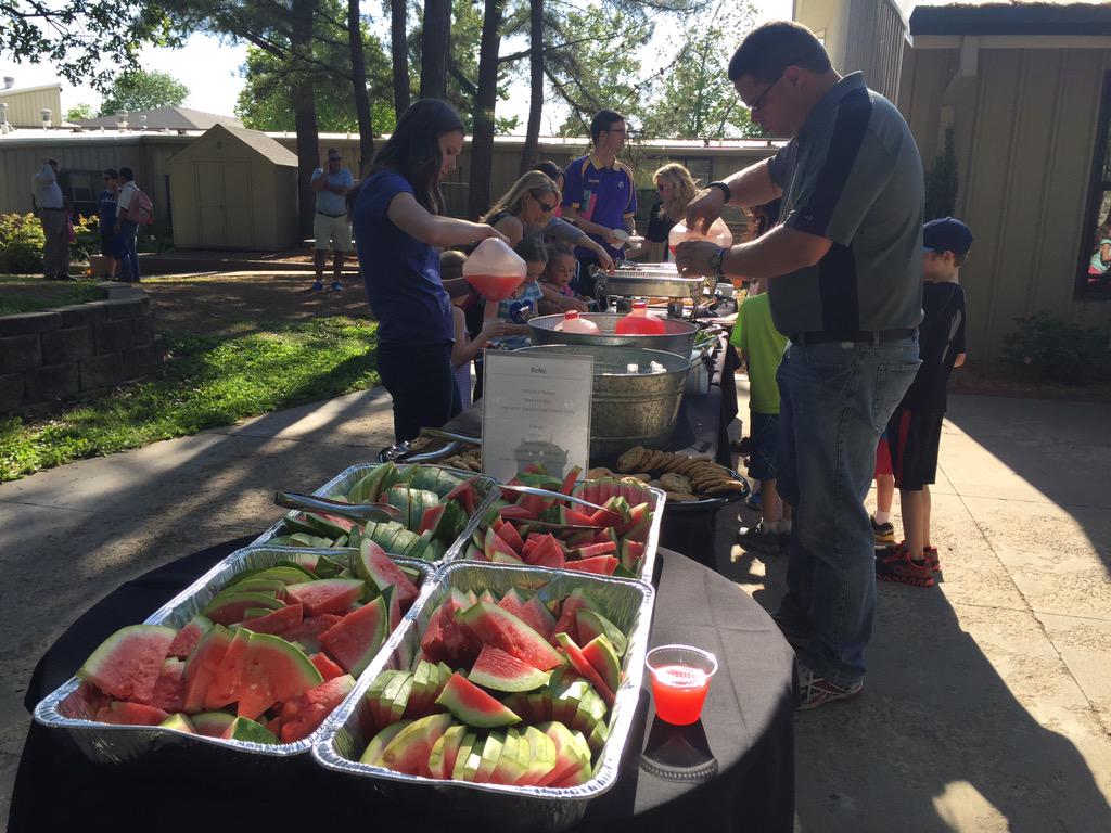 NewSchoolTweets's tweet photo. Plenty of delicious picnic food courtesy of @tnsdining at Founder's Day #thenewschoolar #yum http://t.co/cAGXddcz1h