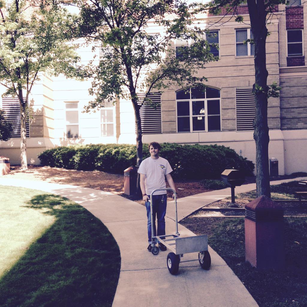 glolw's tweet image. Moving out day #twodowntwotogo @ZacWilliams41