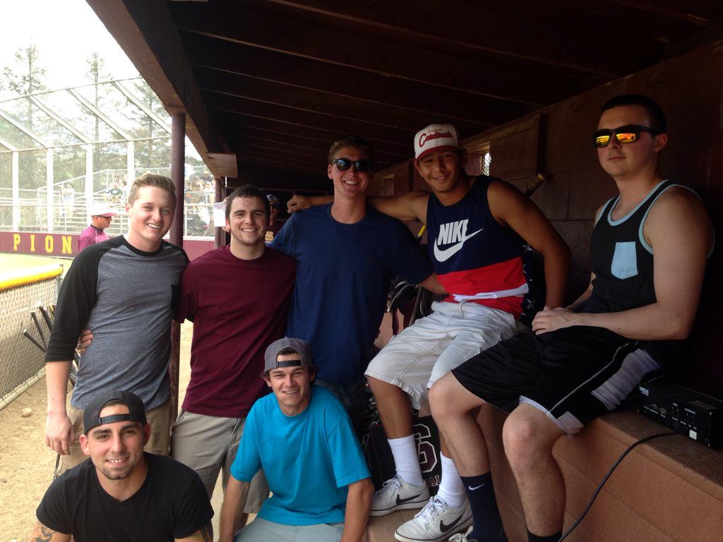 SVFUNCOACH's tweet photo. @Pioneerbaseball alumni back for the royal game #pioneerpride #Funplayers http://t.co/66GcYvjkd9