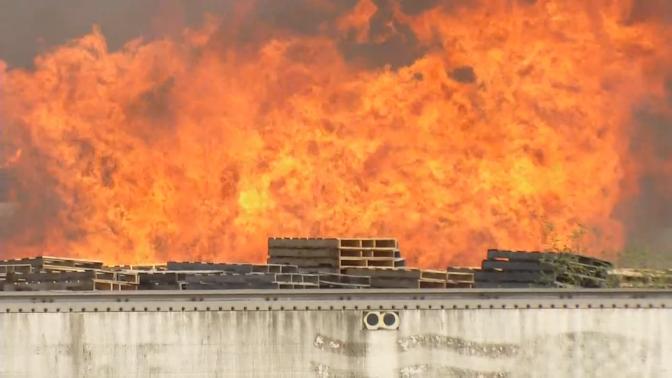 fox28columbus's tweet photo. Update: CSX was asked to stop all trains that might travel through the area, due to brush fires, spreading flames http://t.co/KaTJJEloz9