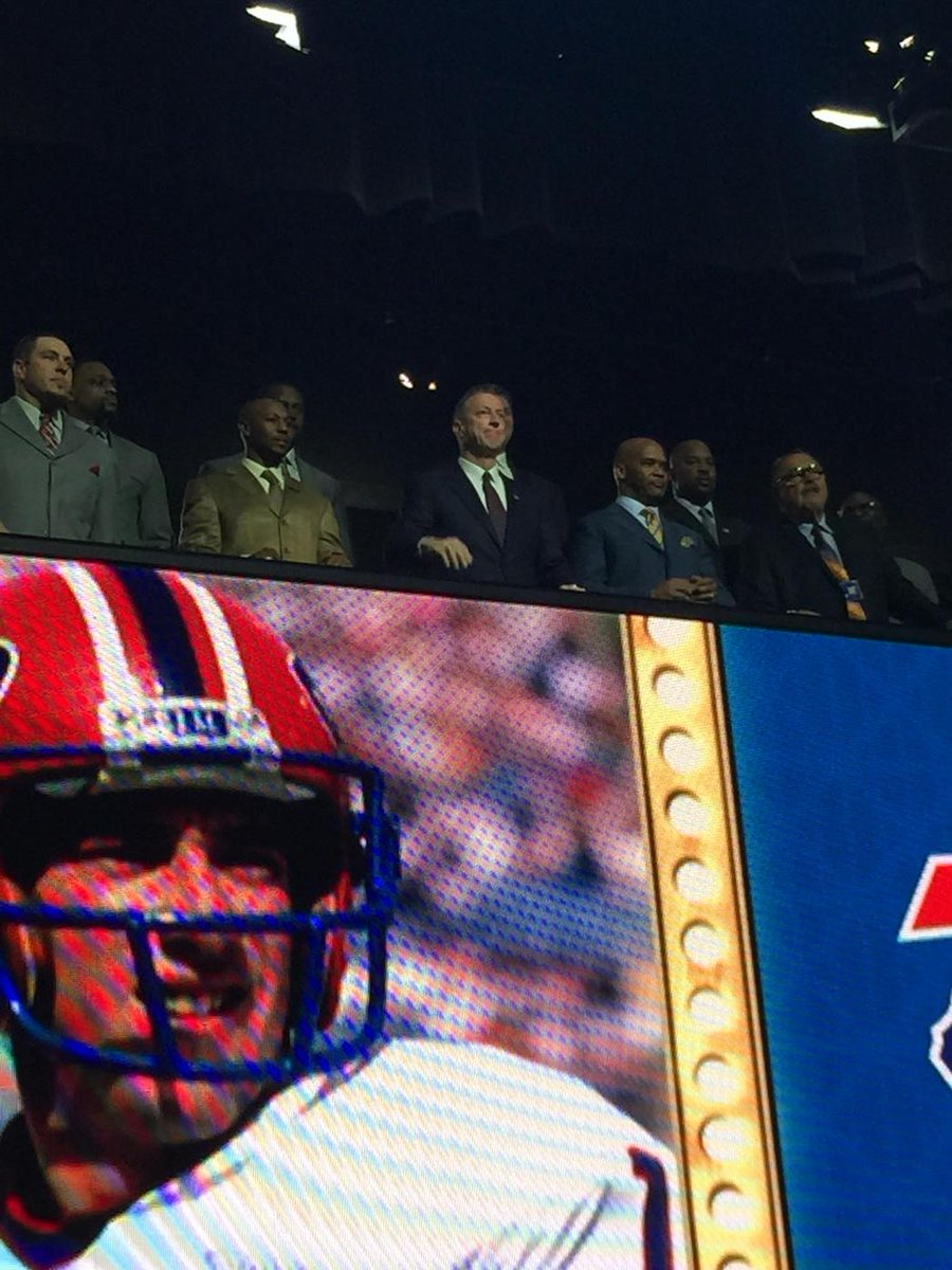 ESPNNFL's tweet photo. Jim Kelly receives a loud cheer when introduced here in Chicago. He will announce tonight's @buffalobills picks. http://t.co/IJLselFC2i
