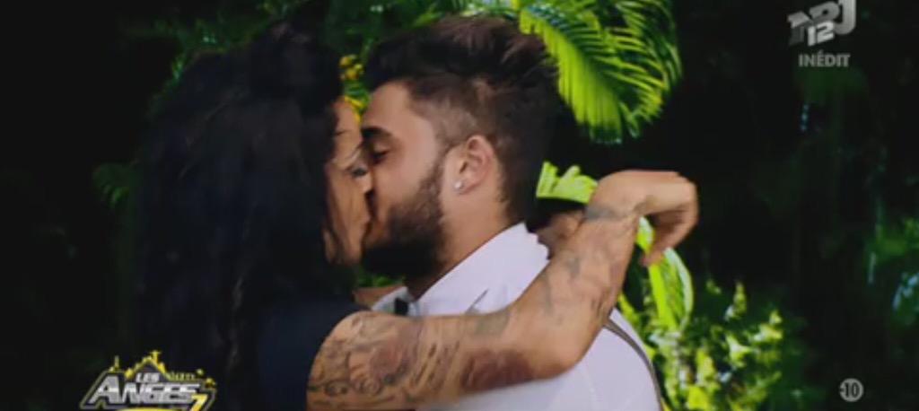 _ShannaThibault's tweet photo. Les sรฉritous dans l'รฉpisode de ce soir, retrouvailles pleines ๐๐น๐๐๐ @Shannakress83 @thibaultmiami #ScreenByMe http://t.co/3SSe5oxr9p
