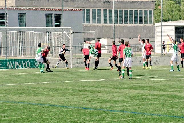 Gol_Cat's tweet photo. [VÍDEO @Gol_Cat TV] Gran remuntada a Avinyó del @VicRiuprimer REFO A: http://t.co/h8Se3AJB6s Per @sergi_vargas http://t.co/OsCMOuYb4o
