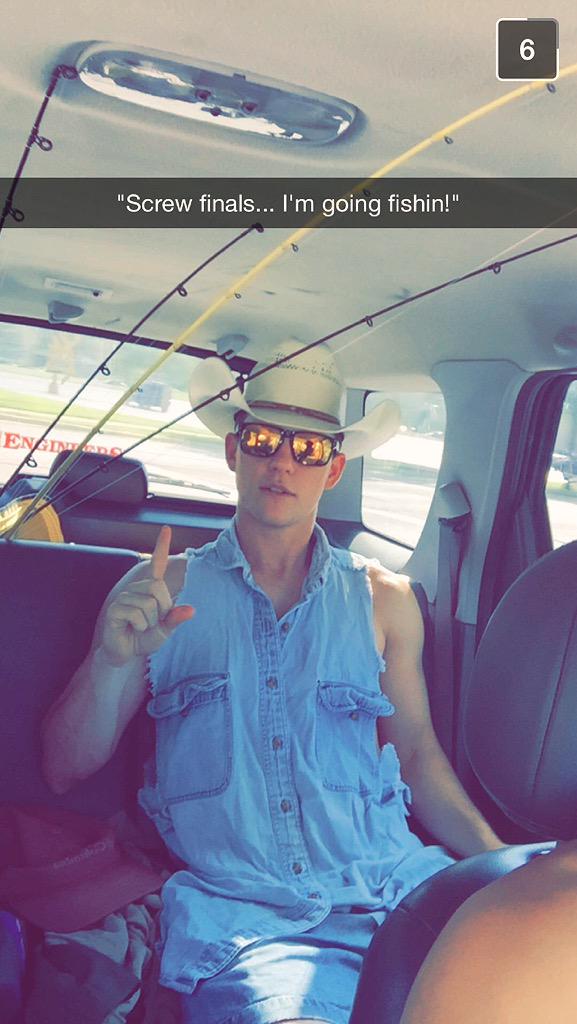 daynalouwhite's tweet photo. my brother-in-law everybody 👏🏼👏🏼👏🏼 my sis got herself a real mans man 😂💪🏼🎣 http://t.co/BAROfS54qh