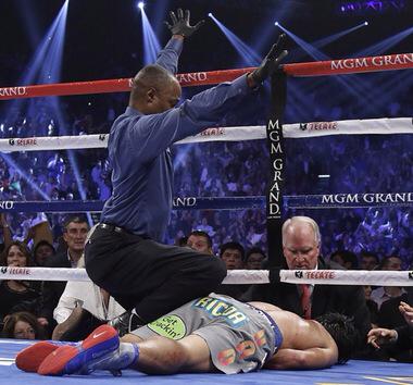 CHEVYWOODS's tweet photo. Let me remind you PAC-Man fans cause I think y'all forgot ... Floyd only gets in this position for massages 😂😂😂😂 http://t.co/HMSFDstxX5