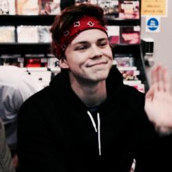 LayoutAndLock's tweet image. Free Ashton Irwin layout (is the one I posted)