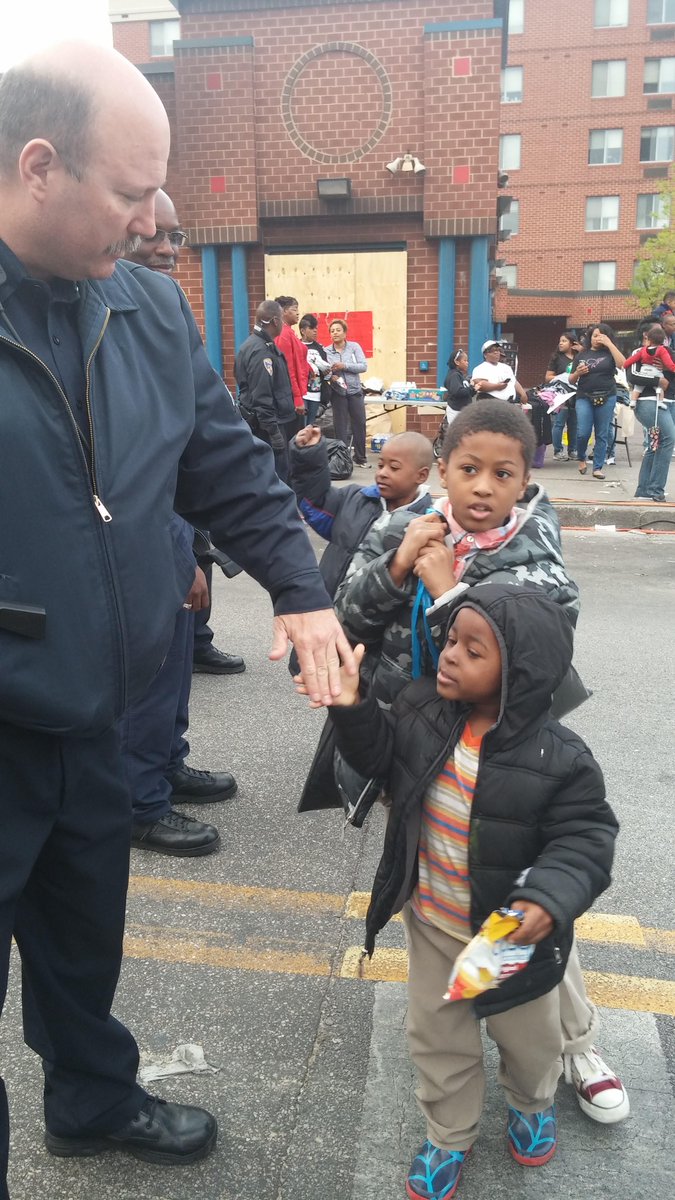 BaltimorePolice's tweet photo. We are overwhelmed by the amount of support we have received over the past week from the community. #OneBaltimore http://t.co/jxCe3JmVdI