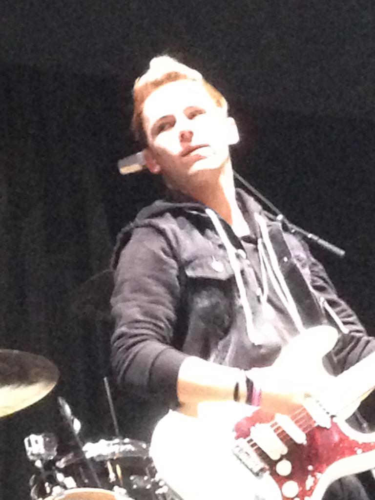FoolForMendes_'s tweet photo. @thetidedrew @TheTide #TheTideAtTheO2 BEST NIGHT EVER http://t.co/ZGOvp3uEQU