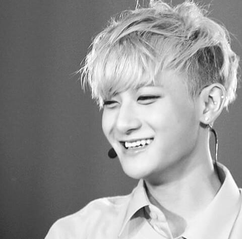 Happy Happy Birthday to our pretty panda bear, Huang Zitao! I miss you so much...  